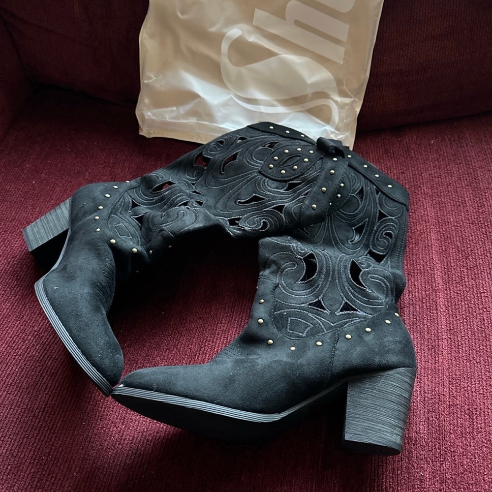 Brand new never worn Black suede boots. Euro size 40 (9-9.5 US)